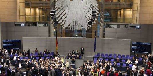 Les députés allemands qualifient d'illégales les frappes occidentales en Syrie