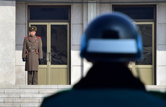 Corées: rencontre vendredi entre Moon et Kim sur la ligne de démarcation