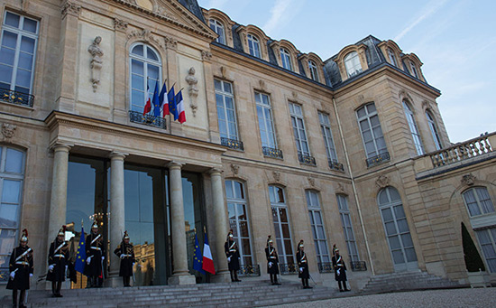 Paris promet une frappe surprise contre la Syrie si la décision est prise