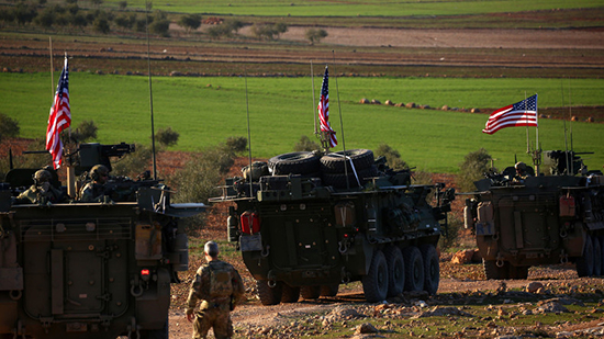 Le Pentagone: les troupes US vont rester pour le moment en Syrie