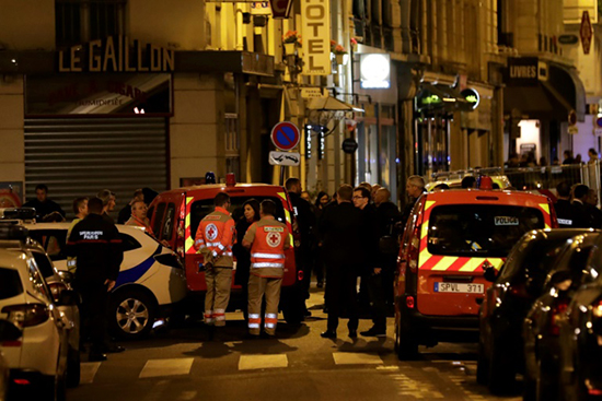 Attentat au couteau à Paris: deux femmes interpellées