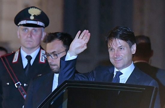 Les populistes s'installent au pouvoir en Italie