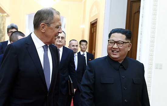 En visite à Pyongyang, Lavrov invite Kim Jong Un à Moscou