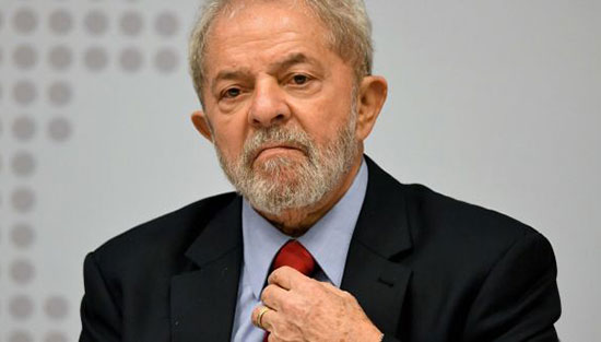 Brésil: victime d'une «farce judiciaire», Lula demande une élection «démocratique»