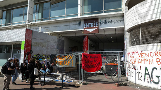France: des migrants évacués d'un bâtiment de l'université Paris-8 à Saint-Denis