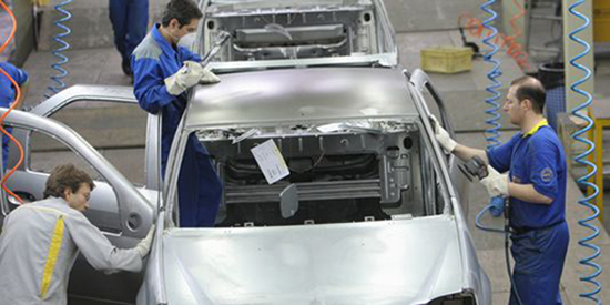 
Le groupe Renault annonce qu’il restera en Iran, même «avec une voilure réduite»
