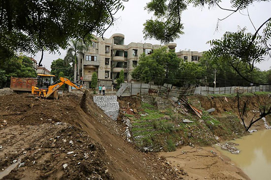 Inde: des pluies torrentielles tuent 49 personnes