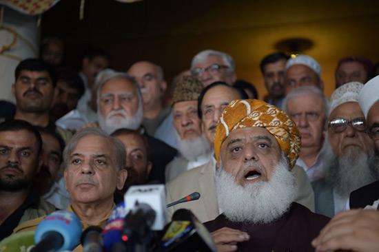 Pakistan/élections: Imran Khan vainqueur, un groupe de partis politiques rejette les résultats