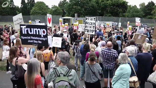 Londres: Des centaines de personnes manifestent contre la visite de Trump