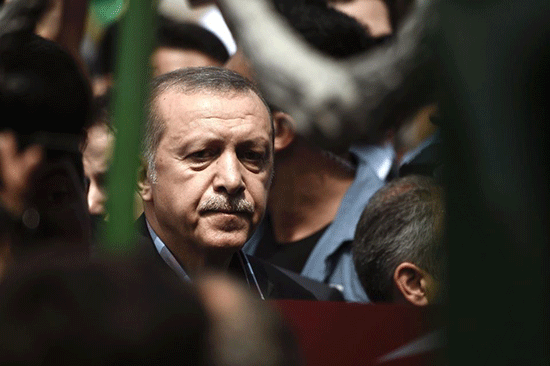 La Turquie ordonne la fermeture de 45 journaux et de 16 chaînes de télévision
