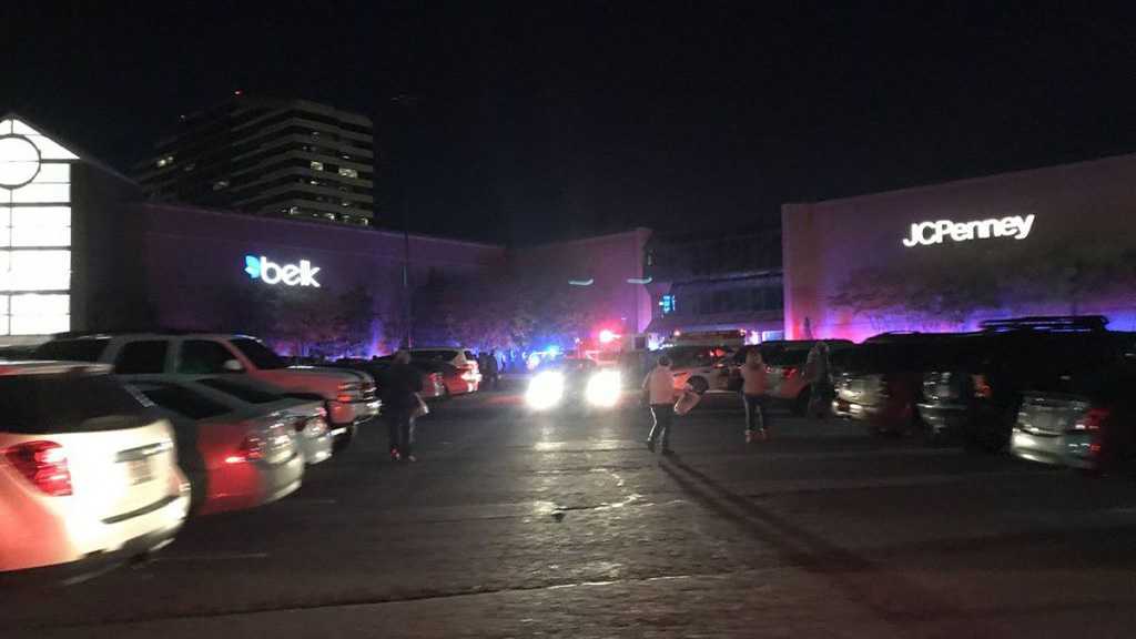 Un homme ouvre le feu dans un centre commercial à la veille du Black Friday aux USA