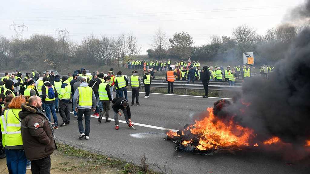 De la Serbie à la Belgique, le mouvement des Gilets jaunes prend une dimension européenne