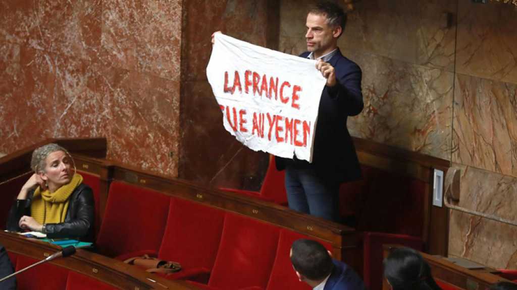 Assemblée : un député sort une banderole « La France tue au Yémen »