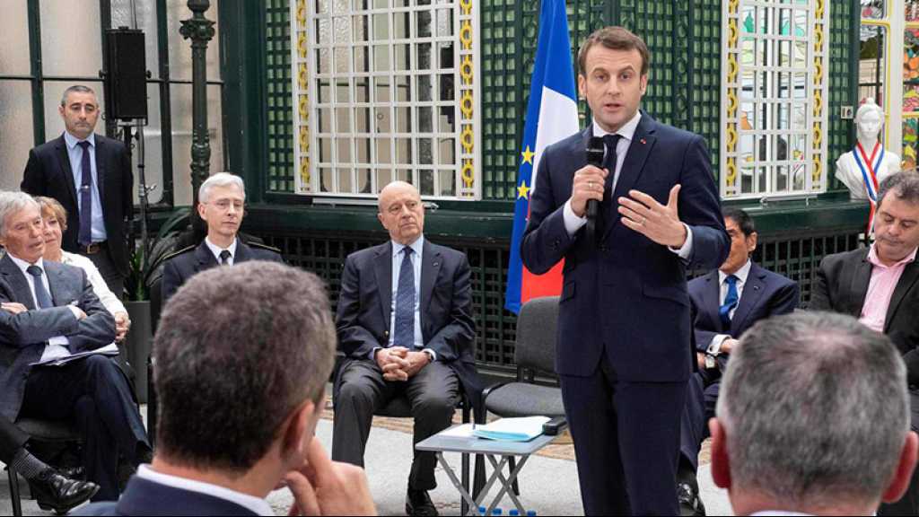 «Gilets jaunes»: Macron exclut une interdiction nationale des manifestations