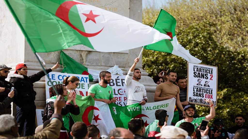 Les Algériens manifestent malgré la démission de Bouteflika