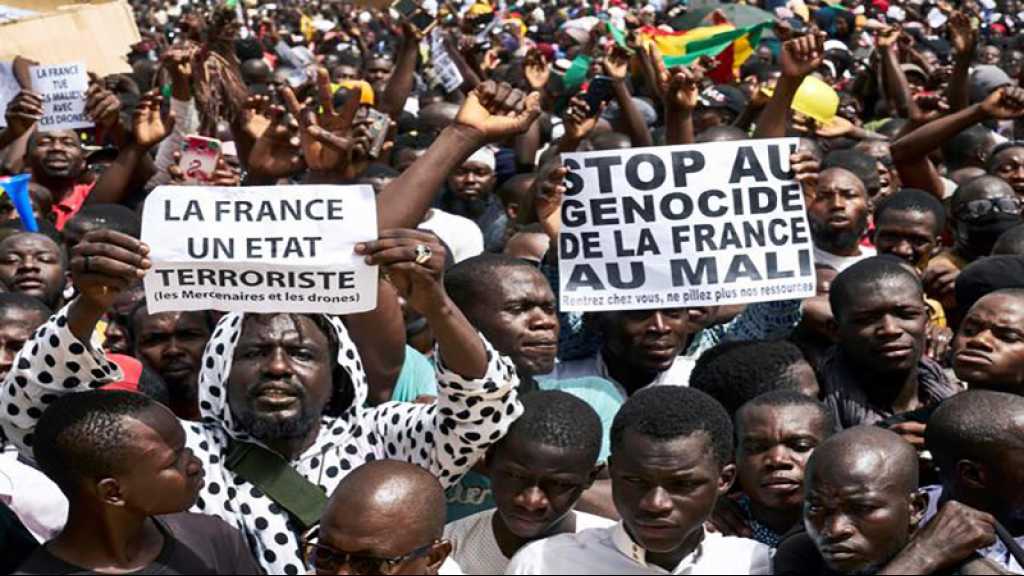 Mali: des dizaines de milliers de manifestants contre le pouvoir et la France