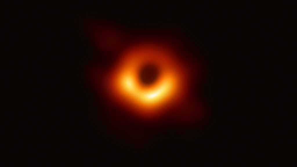 La première véritable image d’un trou noir dévoilée
