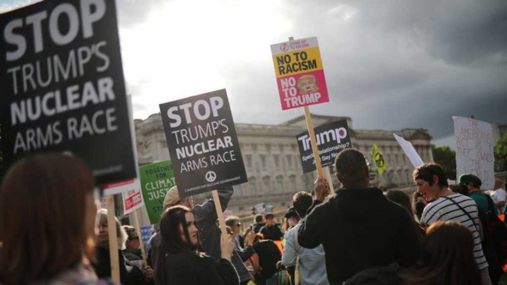 Les Britanniques accueillent Trump à leur manière