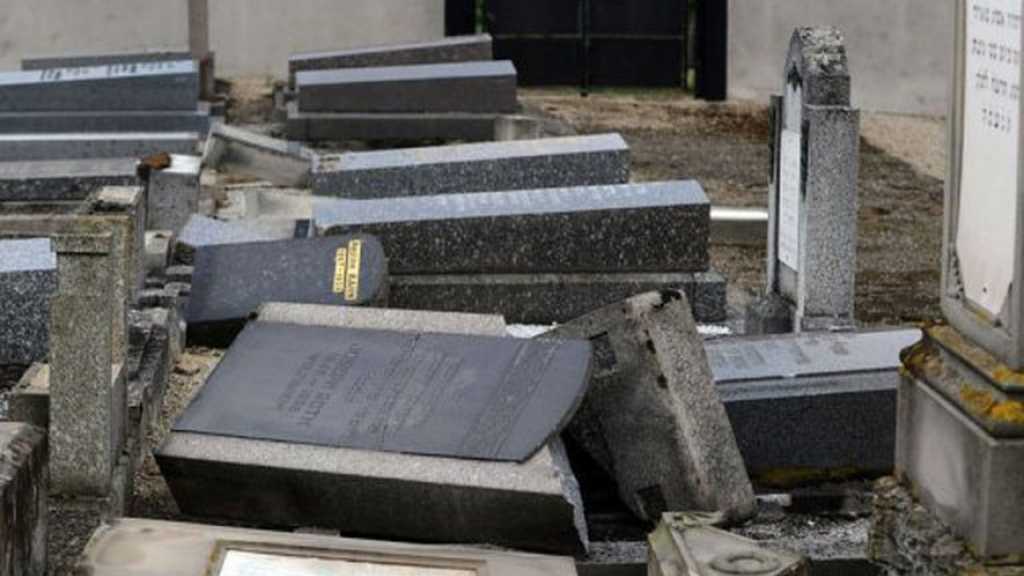 France: un cimetière profané à Toulouse, une centaine de tombes touchées