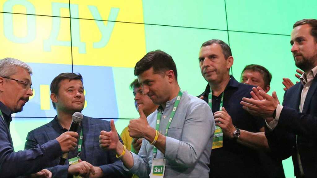 Ukraine: Zelensky remporte la majorité absolue au Parlement