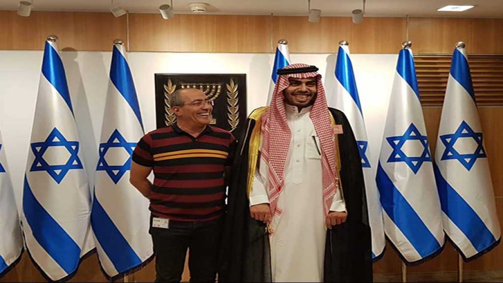 Un blogueur saoudien pro-sioniste hué par des jeunes palestiniens à al-Qods