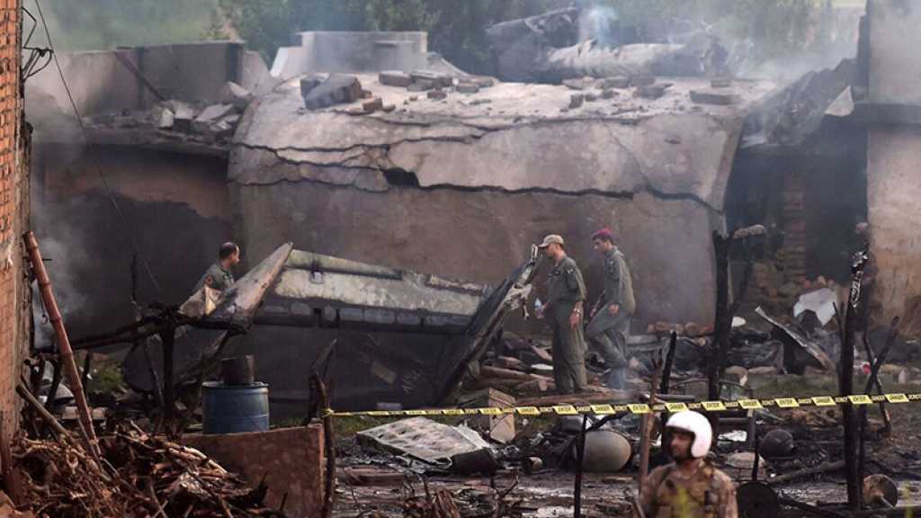 Pakistan : un avion militaire s’écrase en zone habitée, au moins 18 morts
