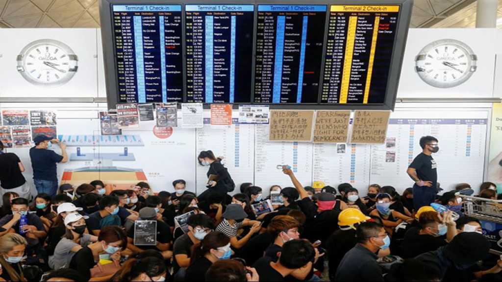 Hong Kong: plus de 5.000 manifestants à l’aéroport international, le trafic immobilisé