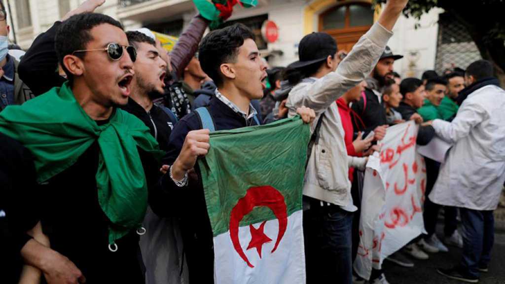 Algérie: les étudiants de nouveau dans la rue contre la présidentielle