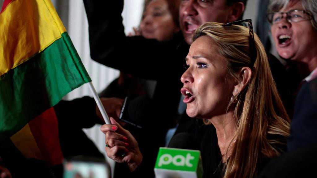 La sénatrice Jeanine Añez se proclame Présidente par intérim de la Bolivie