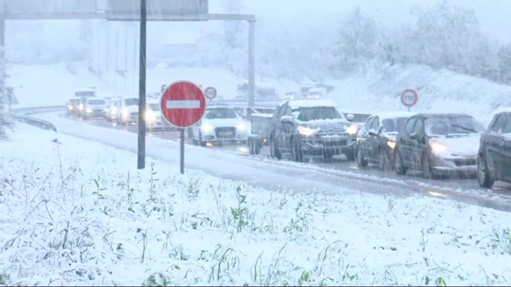 La neige sème le chaos en France: un mort et 300.000 foyers privés d’électricité
