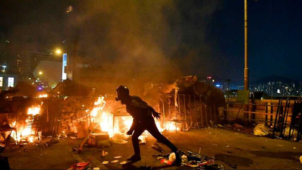 Hong Kong: la police menace d’utiliser des «balles réelles» face aux manifestants armés