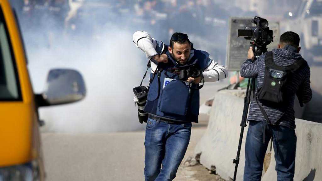 L’ennemi israélien arrête quatre journalistes palestiniens à al-Qods occupée