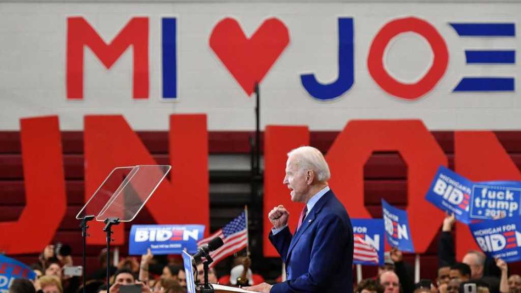 Biden plus près de défier Trump dans une présidentielle plombée par le coronavirus