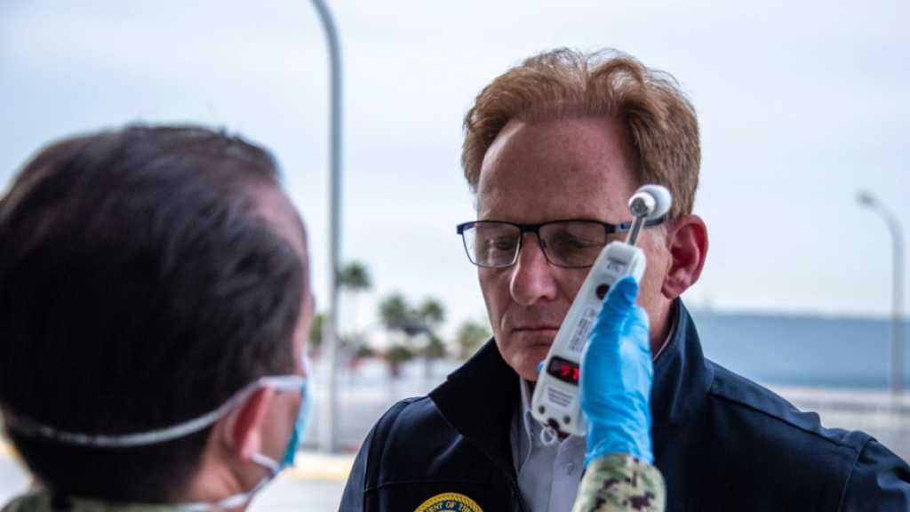 Le chef de l’US Navy limogé pour sa gestion du porte-avion contaminé