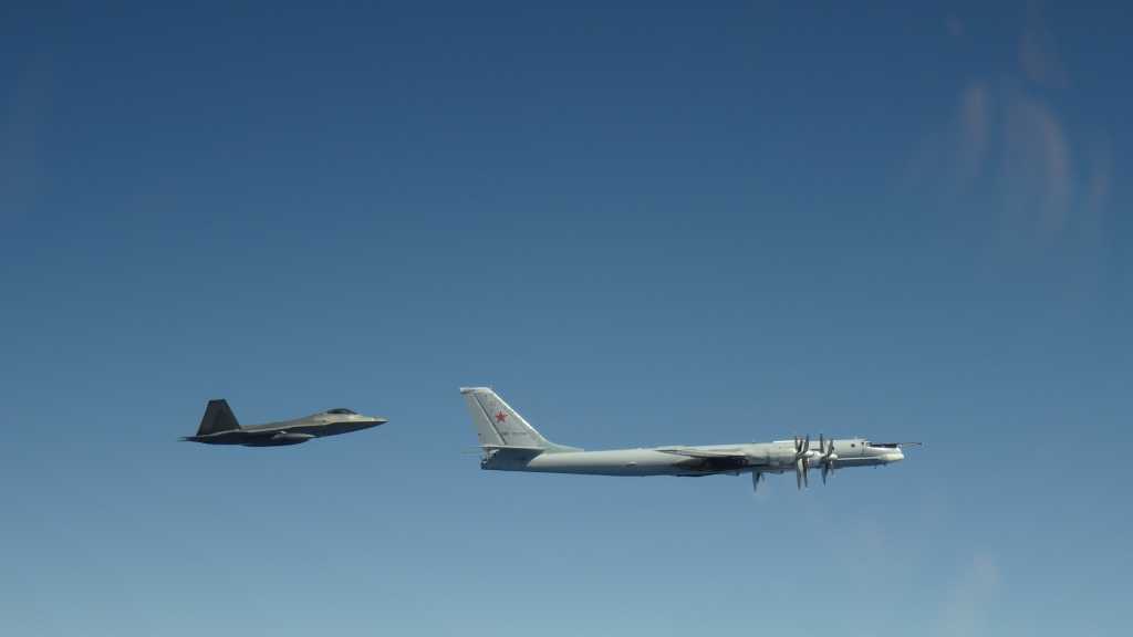 Des bombardiers russes interceptés par des chasseurs américains près de l’Alaska
