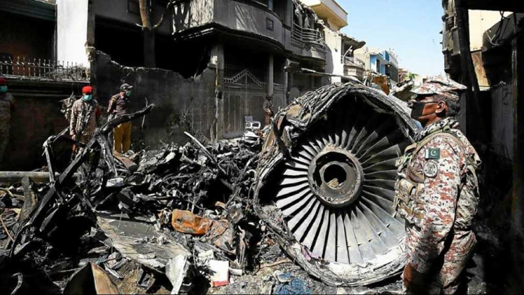 Pakistan: le crash de Karachi dû à la «négligence» des pilotes et contrôleurs aériens