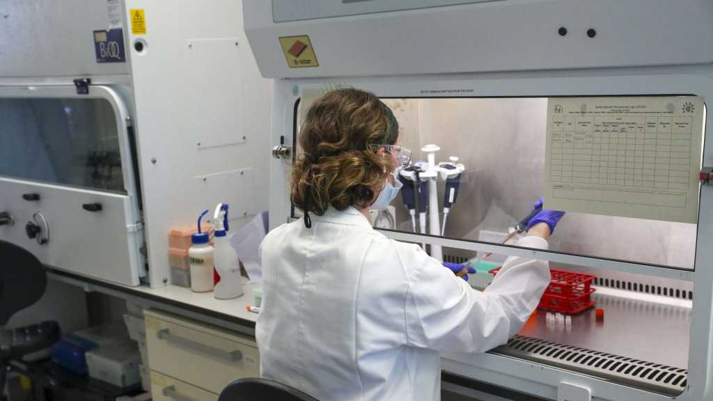 Covid-19: le projet de vaccin d’Oxford offrirait une double protection