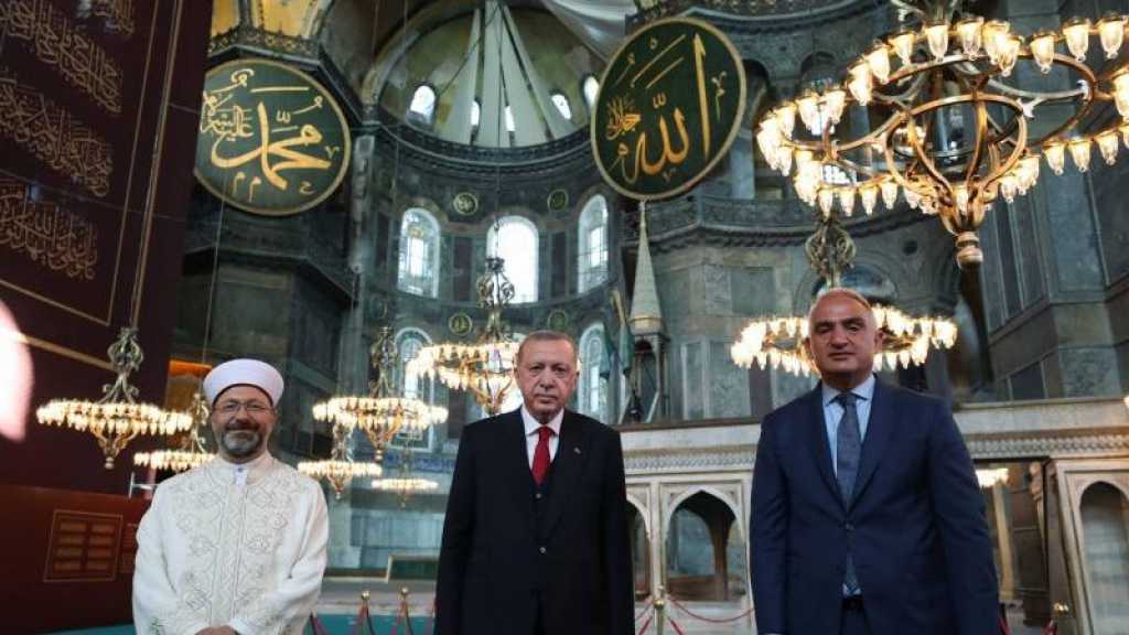 Turquie: Erdogan prie à Sainte-Sophie reconvertie en mosquée