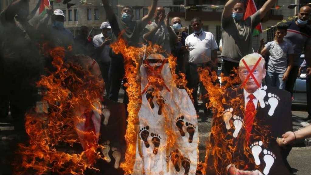 Accord «Israël»-Emirats: les Palestiniens brûlent des portraits du prince héritier Mohammed ben Zayed
