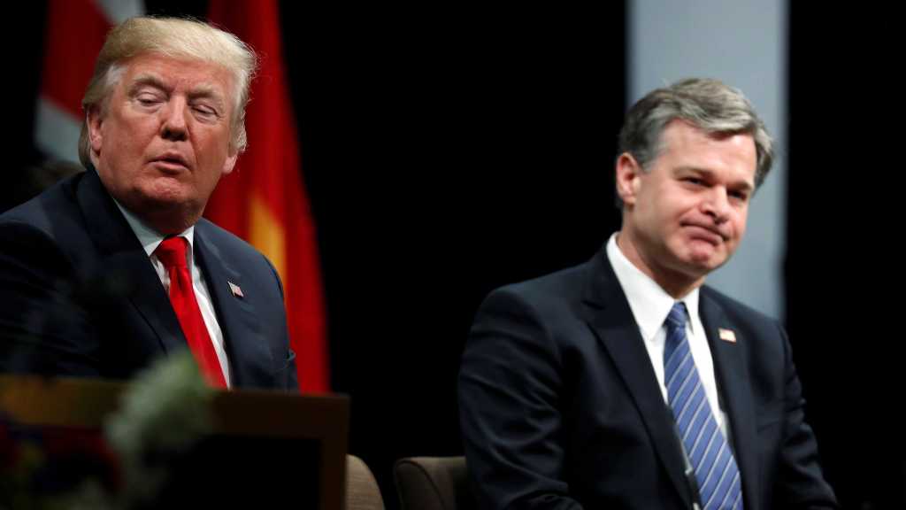 Mécontent du patron du FBI, Trump n’exclut pas de le remplacer