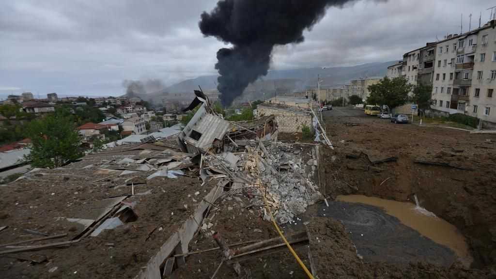 Karabakh: bombardements et combats avant une première réunion de médiation