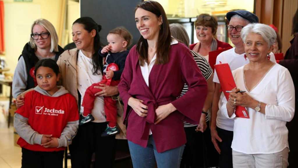 Elections néo-zélandaises: Ardern largement en tête selon les premiers résultats