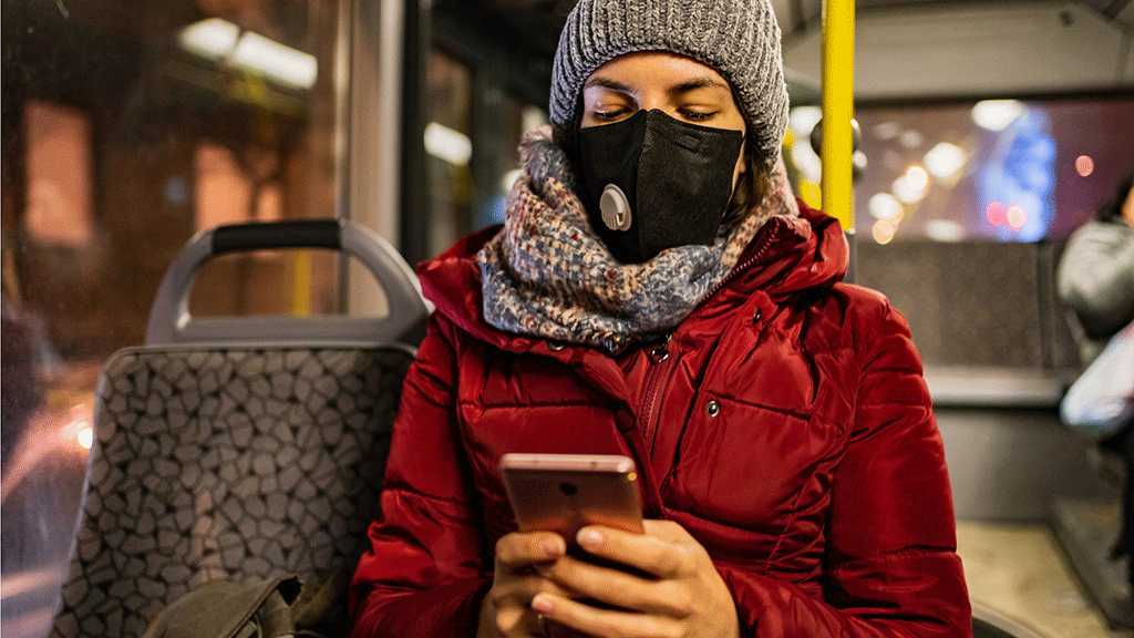 Coronavirus: record absolu de nouveaux cas quotidiens, BioNTech évoque un retour à la normale dans un an
