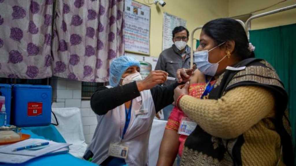 Coronavirus: début de la vaccination en Inde, retards de livraison en Europe