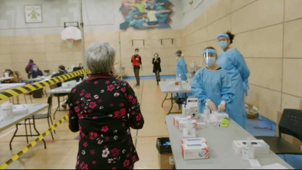 Coronavirus: plus de 2,4 millions de morts dans le monde, l’OMS homologue l’AstraZeneca