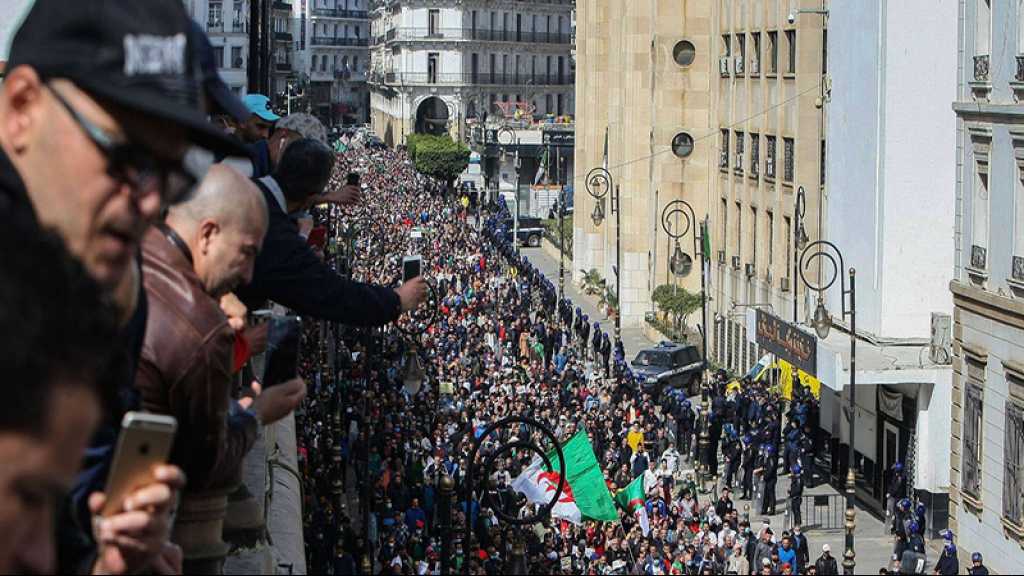 Algérie: des milliers de manifestants du Hirak à nouveau dans la rue
