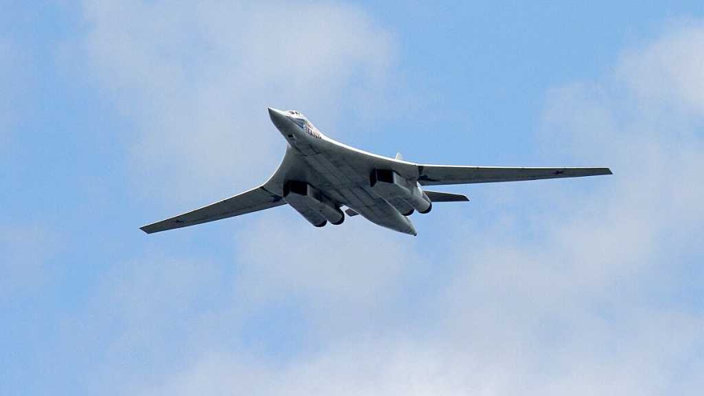 Un chasseur russe escorte un bombardier US au-dessus de la Baltique