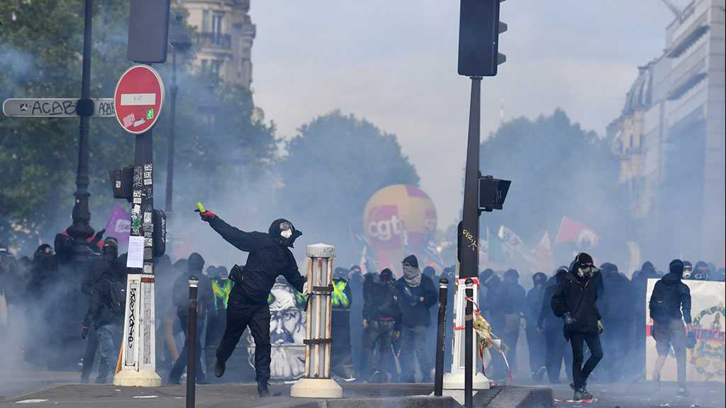 France: Des dizaines de milliers de personnes dans la rue pour un 1er-Mai très politique