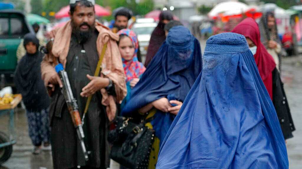 Afghanistan: le chef suprême ordonne aux femmes de porter la burqa en public