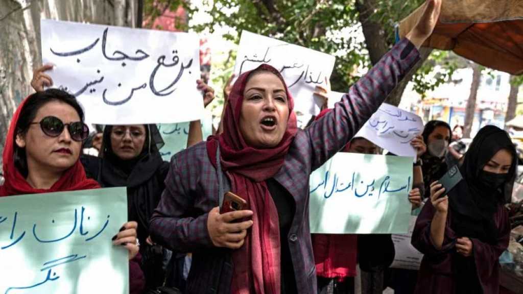 Afghanistan: une dizaine de femmes manifestent à Kaboul contre le voile intégral